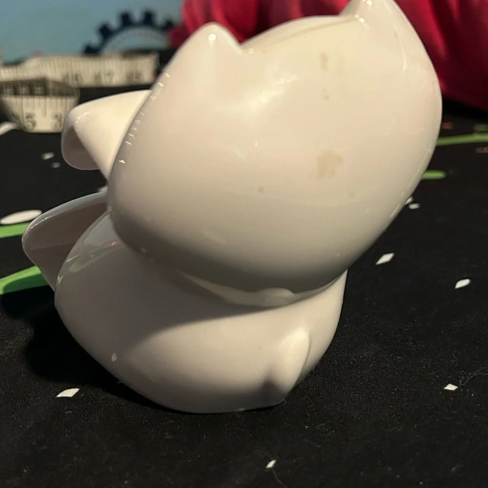 White Cat-Shaped post-it holder